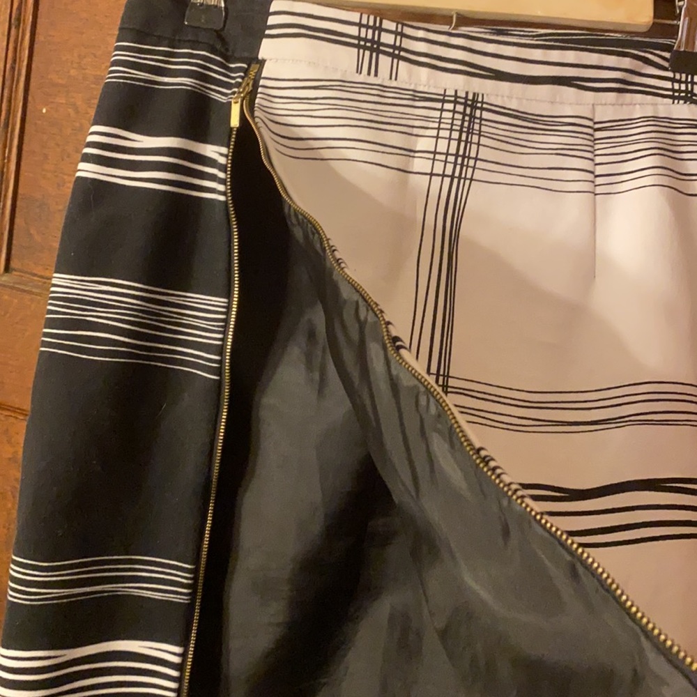 Worthington Black and White Skirt Zippered Sz 8 - Picture 3 of 6